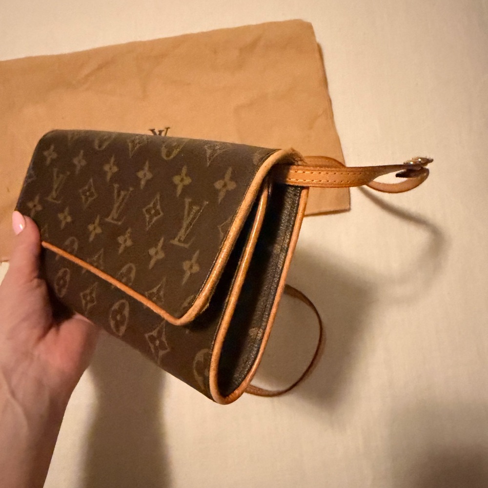 Louis Vuitton Brown Monogram Crossbody Wallet - Picture 8 of 16